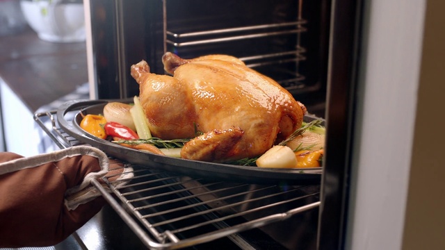 Video Reference: Hendl, Food, Dish, Roasting, Oven, Cuisine, Drunken chicken, Turkey meat, Rotisserie, Duck meat