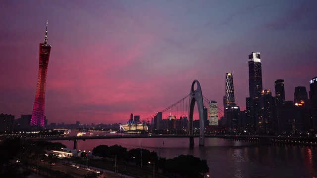 Video Reference: Cityscape, Metropolitan area, City, Skyscraper, Skyline, Sky, Metropolis, Landmark, Urban area, Human settlement