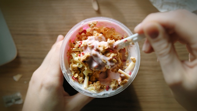 Video Reference: Dish, Food, Cuisine, Sundae, Ingredient, Meal, Ice cream, Vegetarian food, Breakfast, Snack, Person