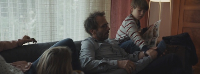 Video Reference: Conversation, Human, Interaction, Fun, Sitting, Adaptation, Room, Person