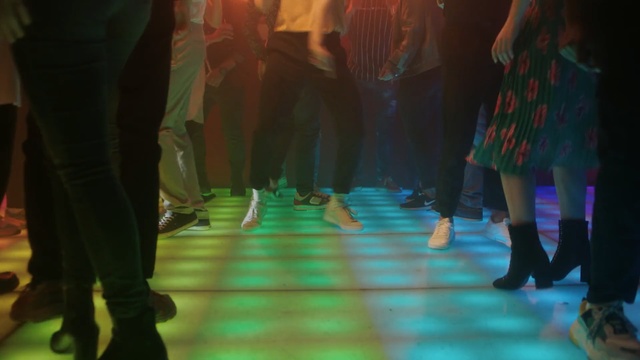 Video Reference: Green, Dance, Footwear, Fun, Event, Performing arts, Leg, Performance, Human body, Shoe