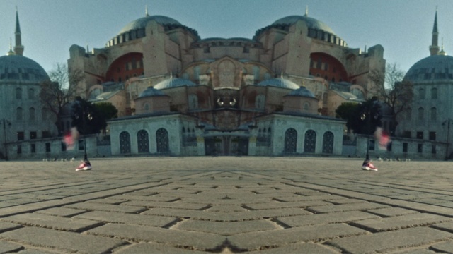 Video Reference: Building, Historic site, Architecture, Screenshot, Facade, Photography, Adventure game, Panorama, Ruins, Massively multiplayer online role-playing game