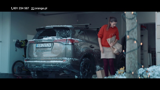 Video Reference: Land vehicle, Vehicle, Car, Automotive design, Automotive tire, Sport utility vehicle, Tire, Bumper, Crossover suv, Mid-size car