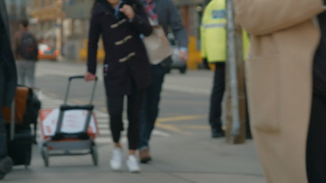 Video Reference: Standing, Snapshot, Walking, Pedestrian, Leg, Outerwear, Street fashion, Street, Trousers, Jacket