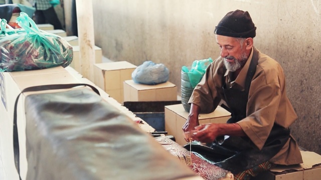 Video Reference: Textile, Sitting