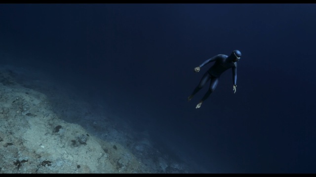 Video Reference: freediving, underwater diving, underwater, extreme sport, atmosphere, sky, water, marine biology, darkness, diving