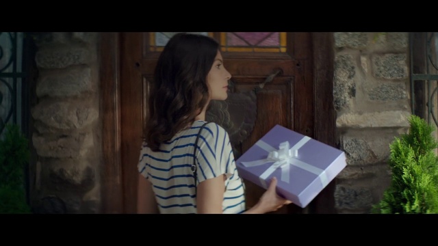 Video Reference: Hair, Photograph, Beauty, Sitting, Light, Arm, Black hair, Snapshot, Fun, Purple