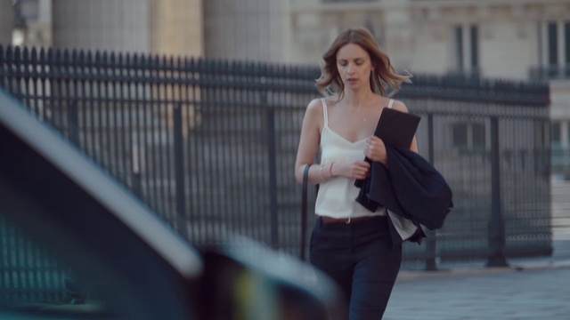 Video Reference: Photograph, Shoulder, Beauty, Street fashion, Lady, Fashion, Snapshot, Standing, Leg, Joint, Person