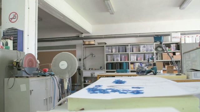 Video Reference: interior, room, house, home, furniture, modern, table, decor, floor, printer, living, apartment, 3d, wood, luxury, lamp, sofa, design, device, architecture, Person