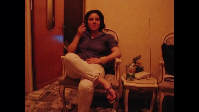 Video Reference: Sitting, Shoulder, Leg, Arm, Fun, Joint, Human body, Thigh, Mouth, Portrait