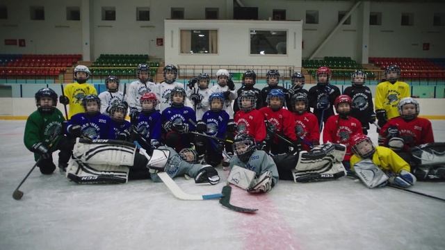 Video Reference: Sports, Team sport, Ice hockey equipment, Hockey protective equipment, Sports gear, Bandy, Rink bandy, Team, Hockey, Ice hockey