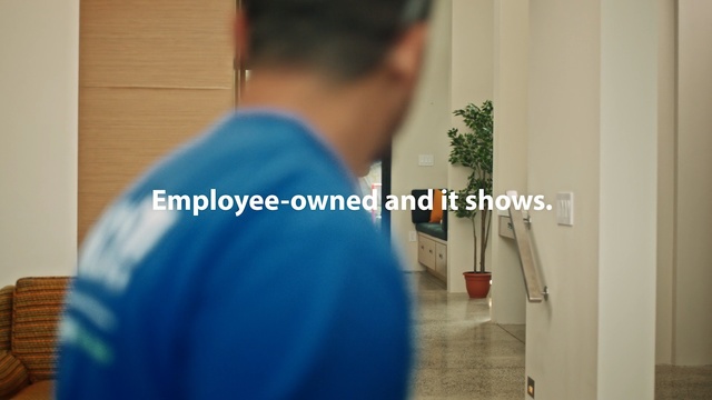 Video Reference: Shoulder, Blue, Standing, Joint, Neck, Arm, Chin, Male, Organ, Human body