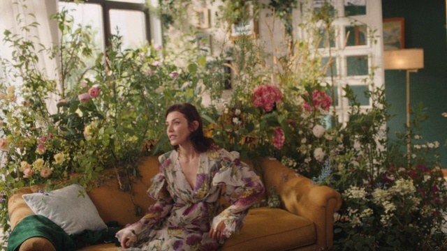 Video Reference: Floral design, Flower Arranging, Houseplant, Floristry, Flower, Plant, Sitting, Spring, Dress, Art