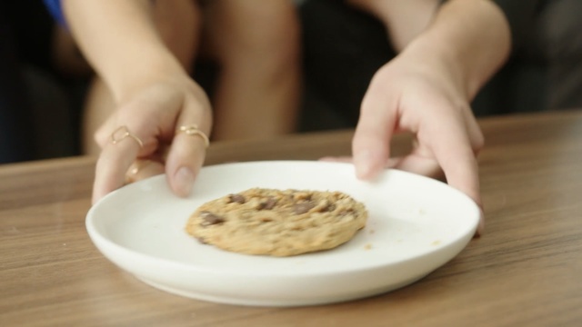 Video Reference: Food, Cuisine, Dish, Ingredient, Dessert, Baked goods, Hand, Baking, Snack, Finger food