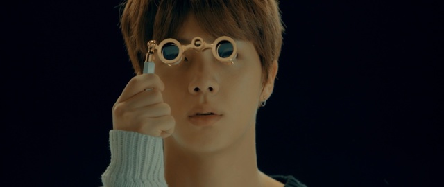 Video Reference: face, glasses, eyewear, nose, vision care, head, eye, human, mouth, girl, Person