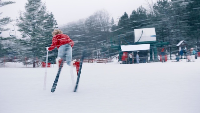 Video Reference: Snow, Skiing, Winter, Skier, Cross-country skiing, Winter sport, Recreation, Outdoor recreation, Sports, Ski, Person