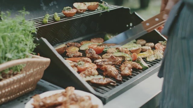 Video Reference: Dish, Food, Cuisine, Barbecue, Grilling, Ingredient, Outdoor grill, Meat, Barbecue grill, Churrasco food