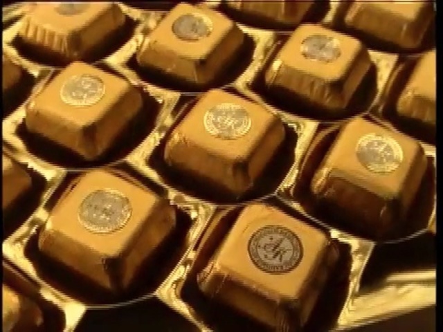 Video Reference: Petit four, Bonbon, Chocolate, Dominostein, Praline, Food, Toffee, Confectionery, Cuisine, Dessert, Person
