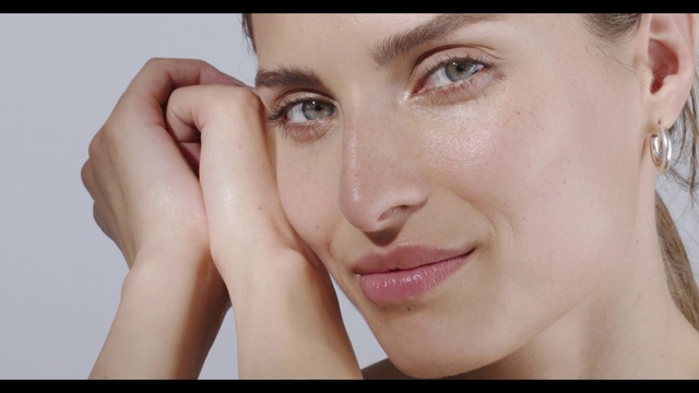 Video Reference: Face, Eyebrow, Skin, Cheek, Nose, Hair, Lip, Chin, Forehead, Close-up