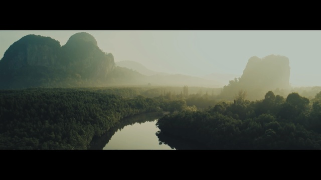 Video Reference: Nature, Sky, Atmospheric phenomenon, Water, Water resources, Morning, Green, Reflection, Atmosphere, River