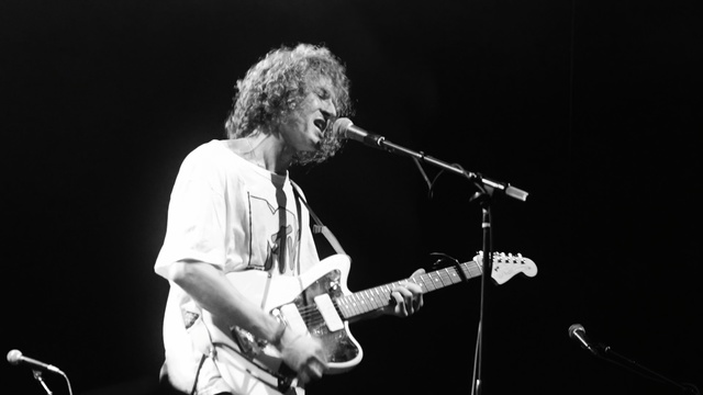 Video Reference: Musician, Performance, Music, Entertainment, Guitarist, Performing arts, Musical instrument, String instrument, Guitar, Microphone