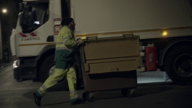 Video Reference: Mode of transport, Vehicle, Motor vehicle, Commercial vehicle, Transport, Emergency service, Car, Emergency vehicle, Automotive exterior, Emergency