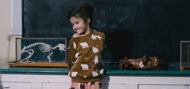 Video Reference: Fashion, Room, Screenshot, Human body, Fun, Fawn, Photography, Performance, Games, Child