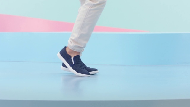 Video Reference: Footwear, White, Shoe, Fashion, Sportswear, Sneakers, Pink, Leg, Joint, Plimsoll shoe
