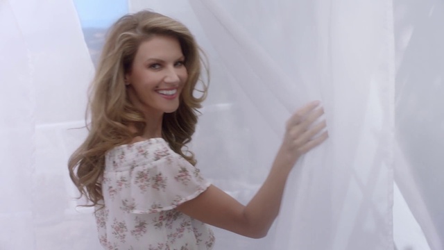 Video Reference: Hair, White, Skin, Beauty, Hairstyle, Blond, Long hair, Smile, Arm, Eye