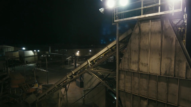 Video Reference: Light, Lighting, Night, Metropolitan area, Architecture, Darkness, Street light, Sky, Infrastructure, Line