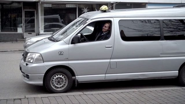 Video Reference: Land vehicle, Vehicle, Car, Van, Minivan, Motor vehicle, Compact van, Toyota, Microvan, Toyota regius