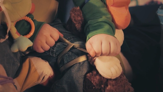 Video Reference: hand, finger, girl, arm, human body, mouth, leg, fun, joint