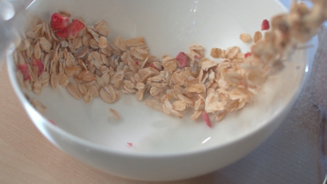 Video Reference: Food, Dish, Breakfast cereal, Cuisine, Vegetarian food, Breakfast, Ingredient, Muesli, Meal, Recipe