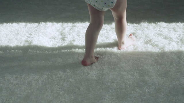 Video Reference: Leg, Barefoot, Foot, Human leg, Water, Fun, Joint, Toe, Summer, Human body