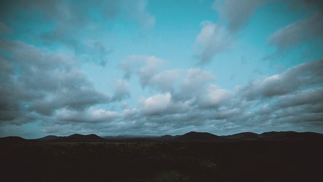 Video Reference: Sky, Cloud, Blue, Nature, Horizon, Natural environment, Atmosphere, Daytime, Cumulus, Landscape
