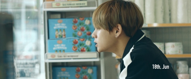 Video Reference: snapshot, girl, electronic device, product, Person