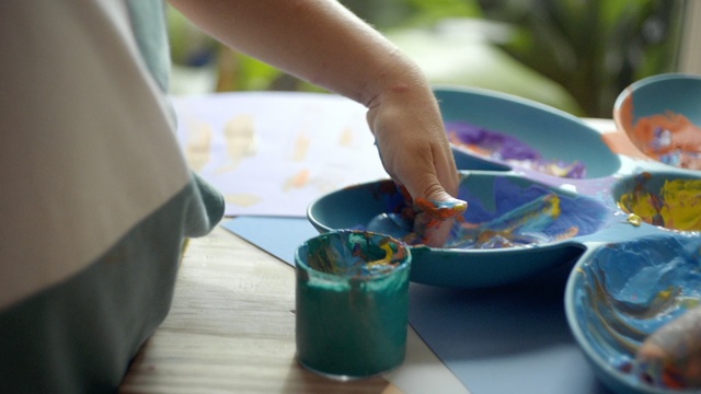 Video Reference: tableware, plastic, play, glass