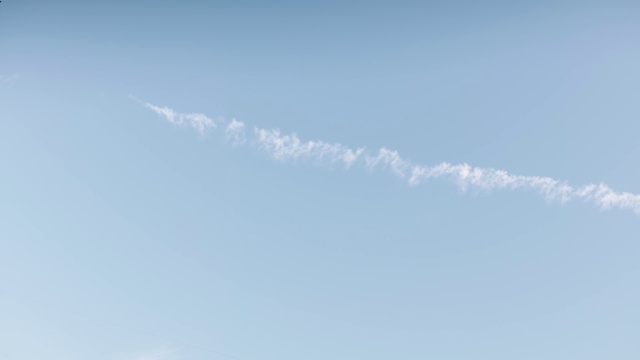 Video Reference: Sky, Daytime, Blue, Cloud, Atmosphere, Azure, Calm, Meteorological phenomenon, Cumulus, Horizon