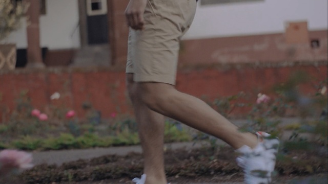 Video Reference: Leg, Human leg, Thigh, Footwear, Knee, Joint, Shoe, Shorts, Human body, Fun