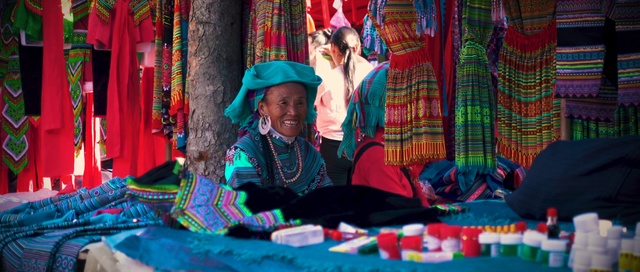 Video Reference: Textile, Public space, Art, Pattern, Market, Adaptation, Tartan, Leisure, Selling, Weaving