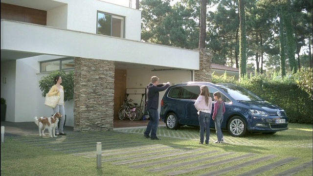 Video Reference: Car, Vehicle, House, Home, City car, Sport utility vehicle, Minivan, Compact mpv, Mini SUV