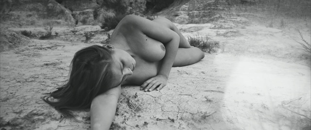 Video Reference: Photograph, Beauty, Black-and-white, Monochrome photography, Photography, Monochrome, Leg, Art model, Vacation, Sea, Person