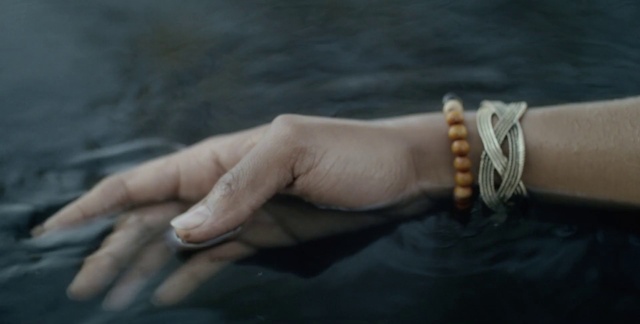 Video Reference: Finger, Hand, Skin, Wrist, Arm, Joint, Thumb, Nail, Gesture, Jewellery