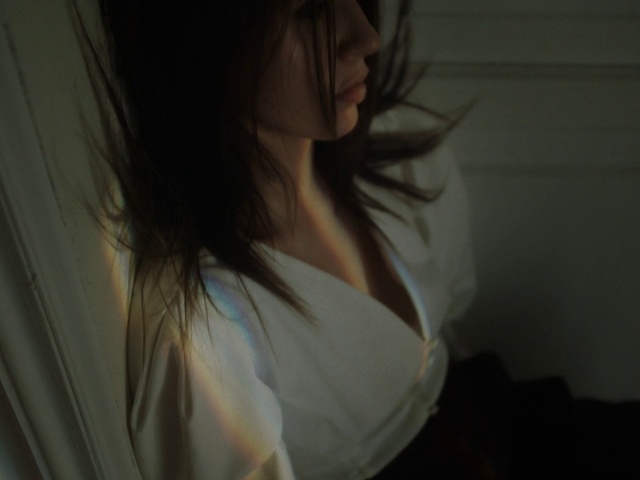 Video Reference: Eyelash, Flash photography, Neck, Jaw, Sleeve, Gesture, Elbow, Comfort, Layered hair, Chest