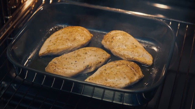 Video Reference: Dish, Food, Cuisine, Ingredient, Empanada, Baking, Pan frying, Cooking, Fried food, Produce