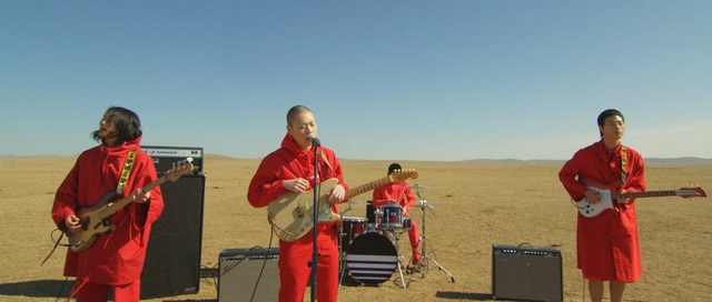 Video Reference: recreation, tourism, landscape, sky, sand, vacation, fun, ecoregion, Person