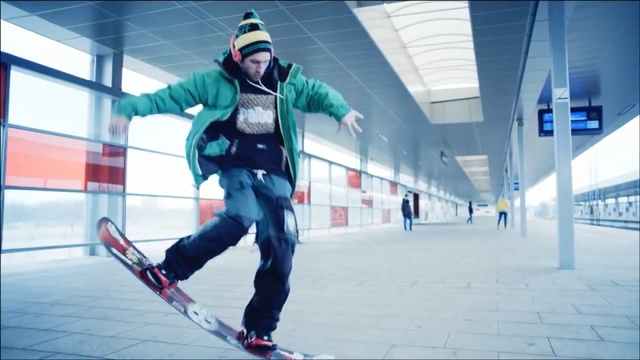 Video Reference: Recreation, Sports equipment, Snow, Individual sports, Sports, Footwear, Ski, Headgear, Winter, Skiing, Person