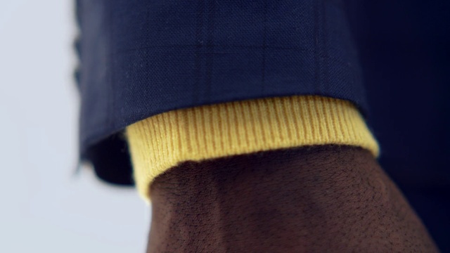Video Reference: Blue, Wool, Yellow, Electric blue, Outerwear, Sleeve, Textile, Hand, Neck, Beige