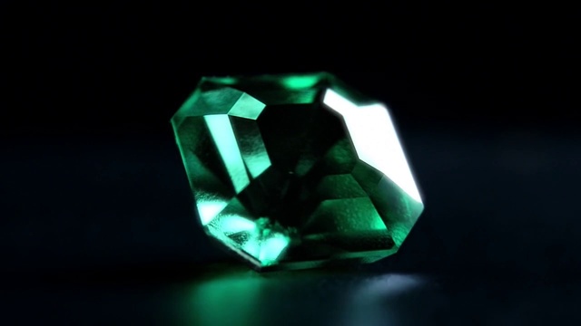 Video Reference: Green, Light, Gemstone, Emerald, Still life photography, Crystal, Macro photography, Design, Photography, Organism