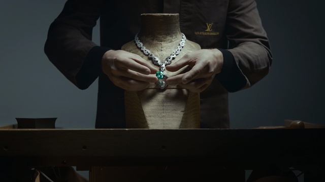 Video Reference: Hand, Finger, Fashion accessory, Jewellery, Neck, Flesh, Gesture, Necklace